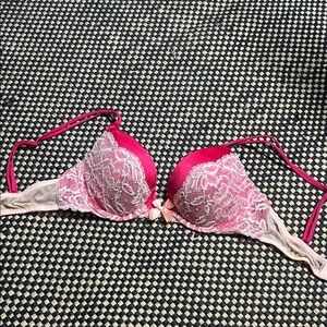 Victoria's Secret vintage Pink and Cream Lace Bra Bow